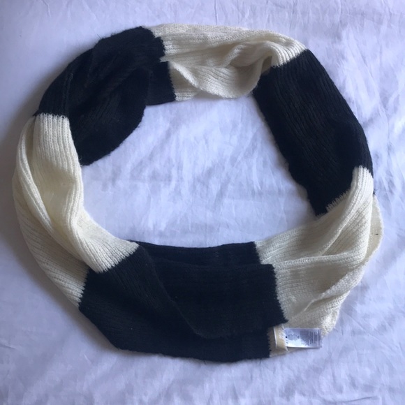 Michael Kors Large infinity scarf - Picture 2 of 8